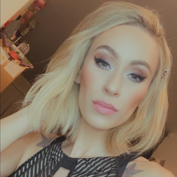 Meet your Posher, Julia - Picture 1 of 1